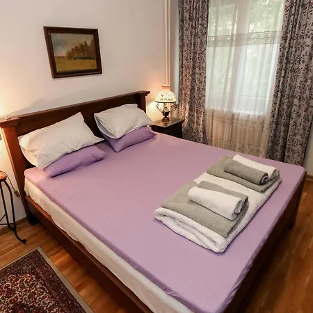 Appartamento Snug, Homely By The Temple Belgrado