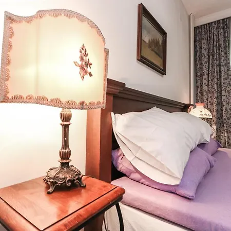 Appartamento Snug, Homely By The Temple Belgrado